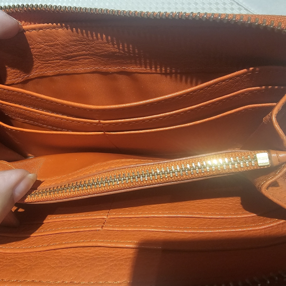 Tory Burch Zip around wallet Enamel Medallion Logo Orange Pebbled leather EUC - Picture 7 of 16